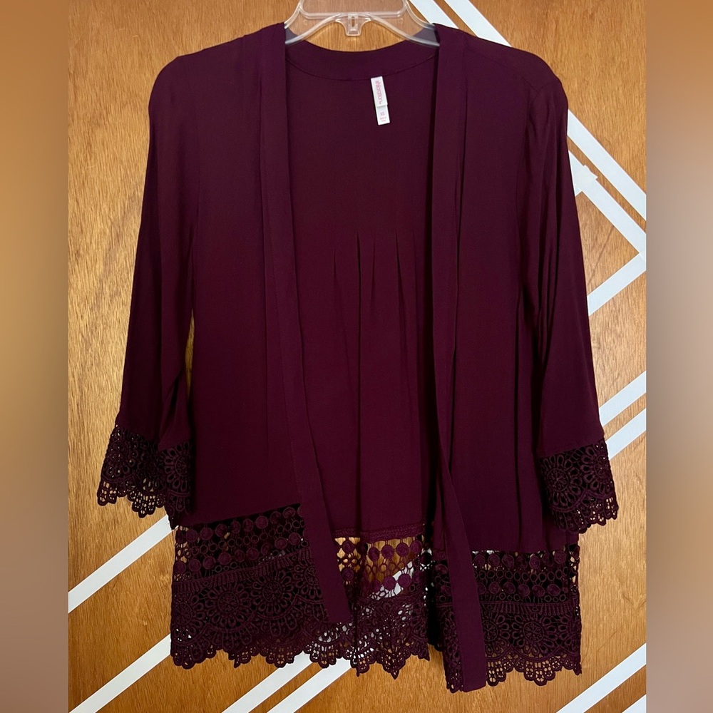 Cardigan with crochet sleeve cuffs and waist